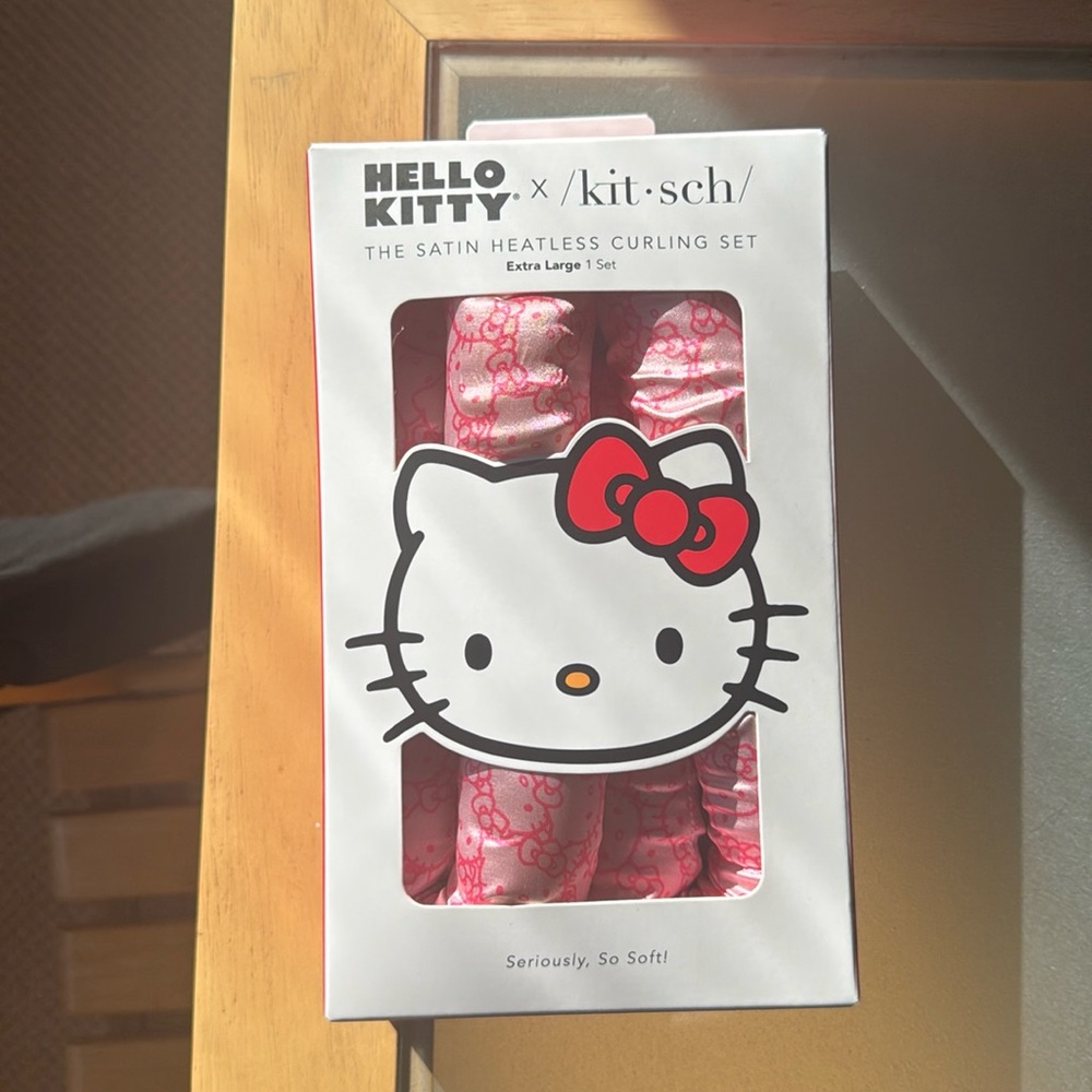 NWT Kitsch XL Hello Kitty heatless curling set